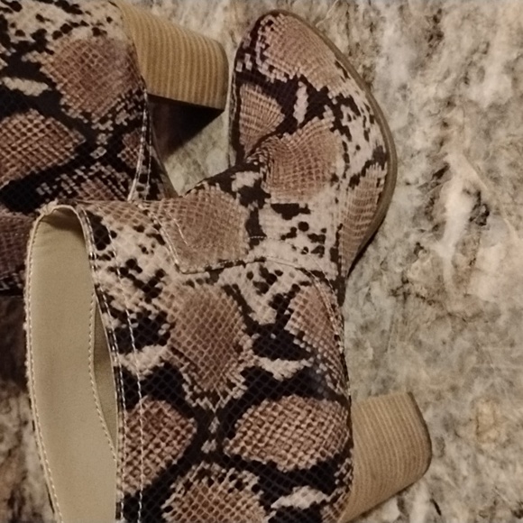 Anne Klein - snakeskin Ankle Boots - Picture 1 of 2